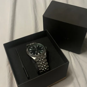 Gant Sussex - Fräsch och fin klocka med mörkgrön urtavla! Köpt för 2099kr! Hör av er om ni har frågor!