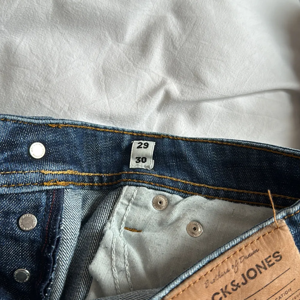 Tja, säljer ett par Jack and Jones jeans. Fint skick 7/10. Hör av dig vid minsta fundering. Mvh ES Resell 💯💭💫. Jeans & Byxor.