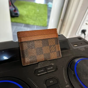 Louis vuitton  - Säljer ett Louis Vuitton kort hållare  Skick 9/10