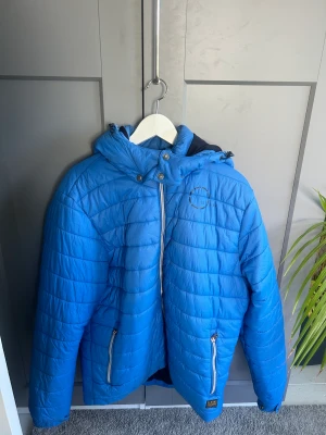 G star jacka - En jacka från g star som är använd men ändp hyffsat skick