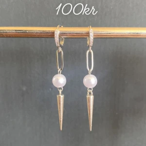 Örhängen  - Frakt 18kr ❤️