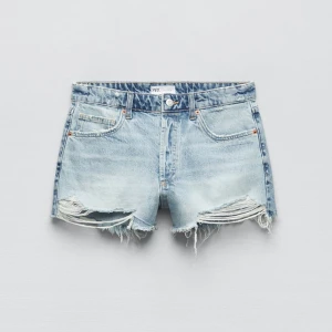 Zara shorts  - Säljer mina zara shorts som är köpte förra sommaren, de är för små för mig och är sparsamt använda 🤍
