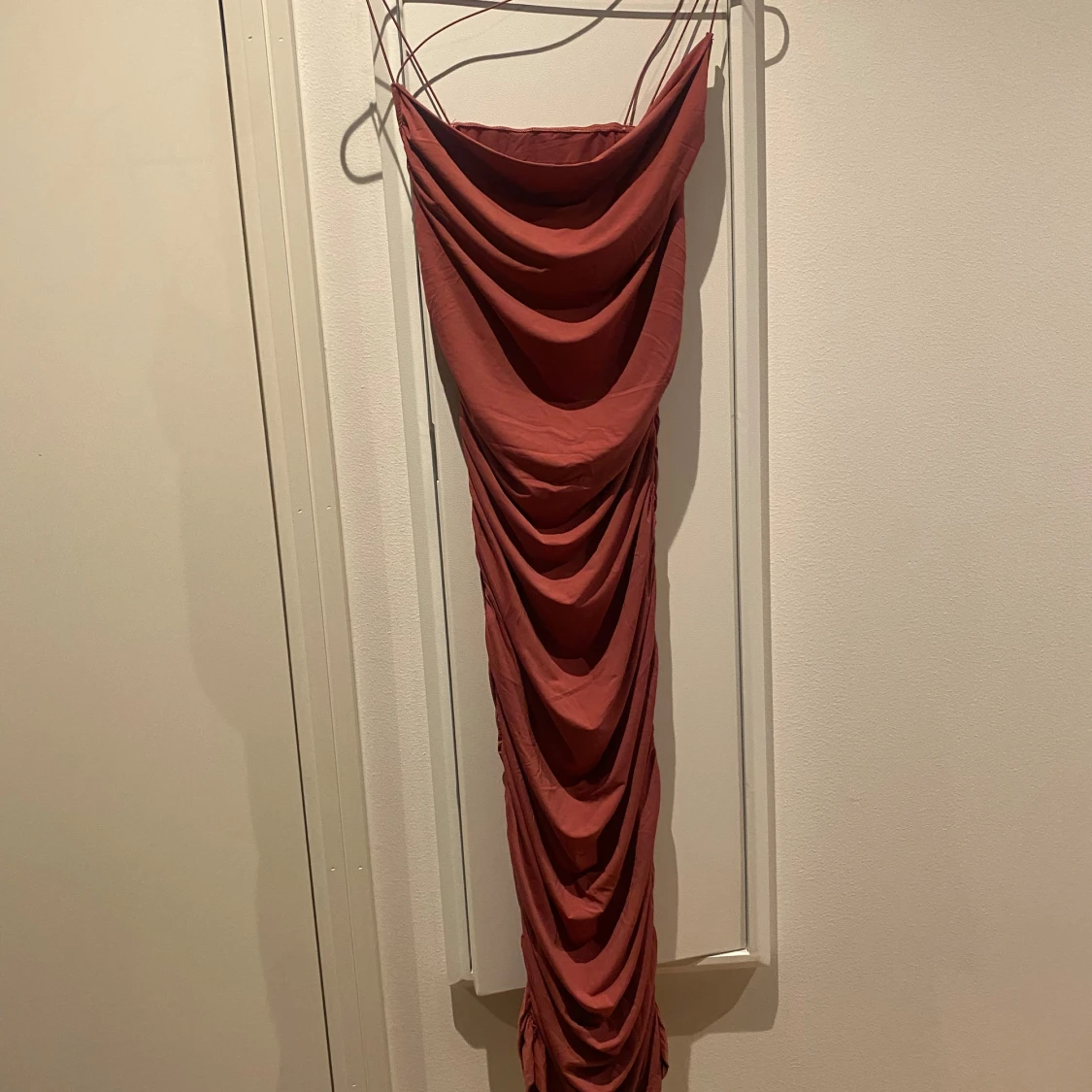 Satin fest klänning  - 91