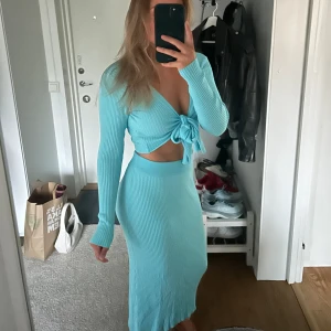 KJOL & TOPP NAKD  - Kjol och matchande topp från NAKD. Jättefint men kommer ej till användning. Storlek S i både kjol och topp. 