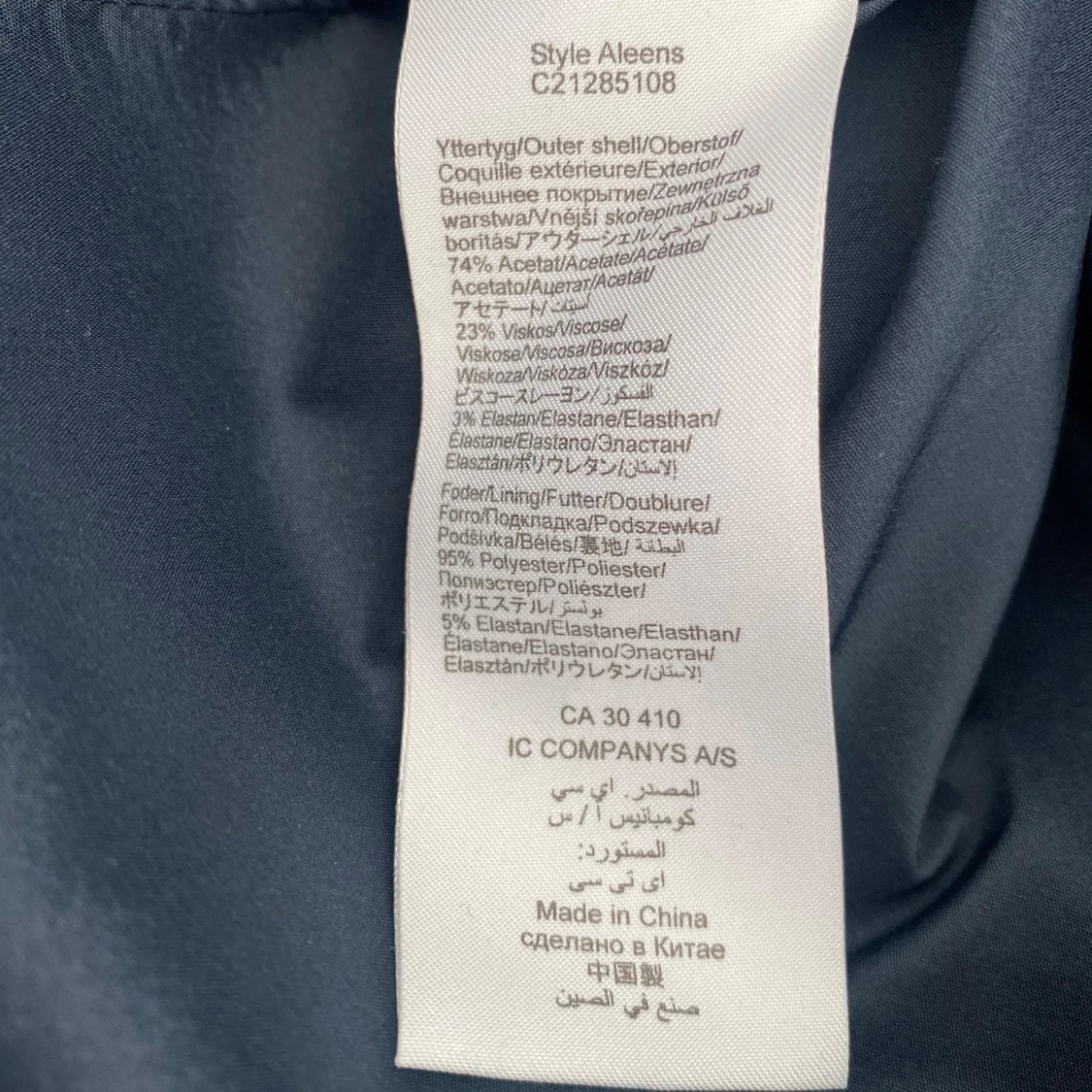 Svart glansig klänning i strl 38 från Inwear, modell Aleens - 92