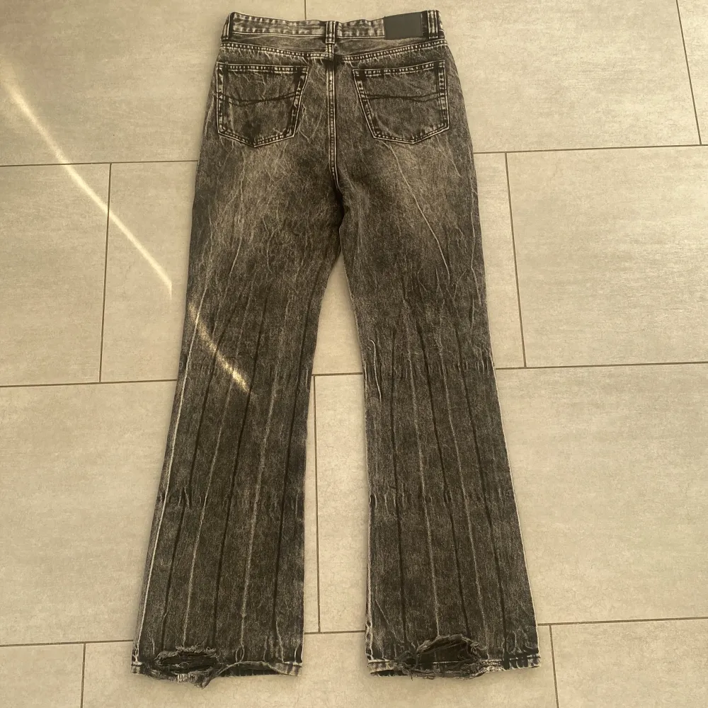 115 cm långa beroende på modellen . Jeans & Byxor.