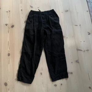 Polar surf pants - Ett till par polar surf pants. Luftiga, bekväma och snygga. Nypris 700. Inget tydligt slitage