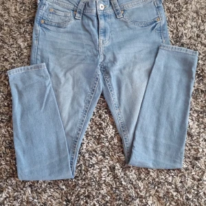 Skinny Low Waist jeans från H&M - Sköna Skinny jeans från H&M. Använda, i fint skick!