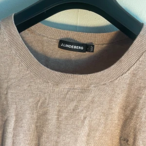 J.Lindeberg-Tröja - Tja säljer nu min J.Lindeberg tröja i toppskick. Skriv om du undrar något🙏
