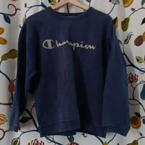 Champion tröja blå - Bra skick 
