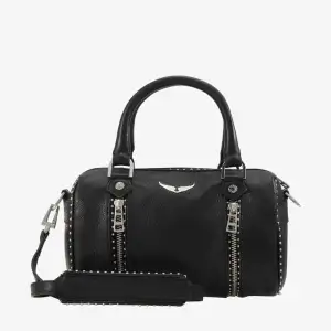 !!SÖKER!! Kan en fin själ tänka sälja denna väska för 700-900kr?💘