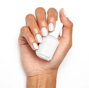 Essie ’blanc’  - Den är perfekt för franska naglar🤍Aldrig använd, ett mini fransserum följer som gåva på köpet 🤍