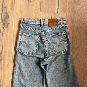 Ribcage Straight Jeans Levi’s - Jättefina jeans från Levi’s i jättefint skick