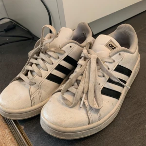 Adidasskor  - Adidasskor i strl 37, fint skick!