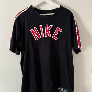 Nike T-shirt - Knappt använd Nike T-shirt!