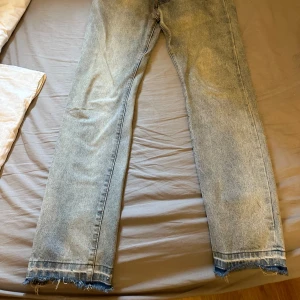 Mnml jeans  - Jeans från usa , jätte fina och super bra skick !  Dem är små på mig därför behöver jag bli av med dem ! 