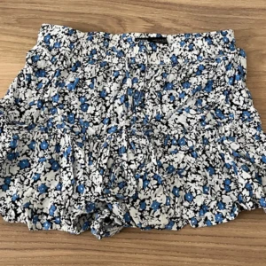 Blommig kjol - Sötaste kjolen från Zara!💜💛🧡🩵🤎💙