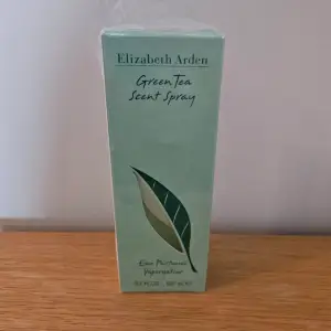Green Tea Eau de Parfume 100 ml Elizabeth Arden. Oöppnad förpackning med plasten kvar.