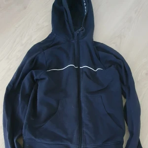 Hugo boss zip - Bra skick,storlek s, inga skador.