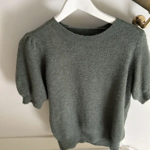Veromoda tröja💚 - Jätte fin grön tröja med jätte söta armar💕 storlek xs men passar även s💚