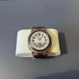 Klocka Casio  - Helt ny Casio klocka.  10års garanti på batteriet.  Säljer för halva nypriset. 