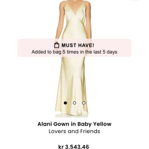 gul balklänning💛 - säljer min balklänning, använd en gång. nypris 3500 men säljer den för 1500 eftersom den har två små ”rispningar” på sig☺️