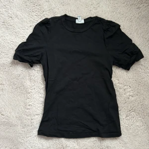 Tröja med puffärmar - Jättefin tröja med puffärmar, från Vero Moda