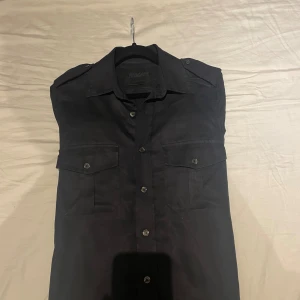 Limitato skjorta - En riktigt fin och snygg skjorta som är i bra skick och inte använd så mycket.