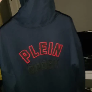 Philipp plein sport zip hoodie  - Hoodien är i topp skick  Skriv privat för mer bilder och info
