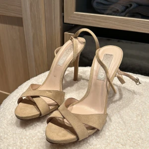 Mango klackar  - Klackar från mango säljes då de inte kommer till användning säljes för 300kr