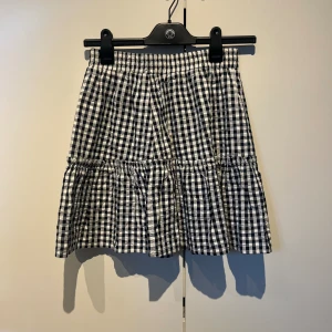 Kjol - Fin kjol till sommaren!  Nakd, storlek 36