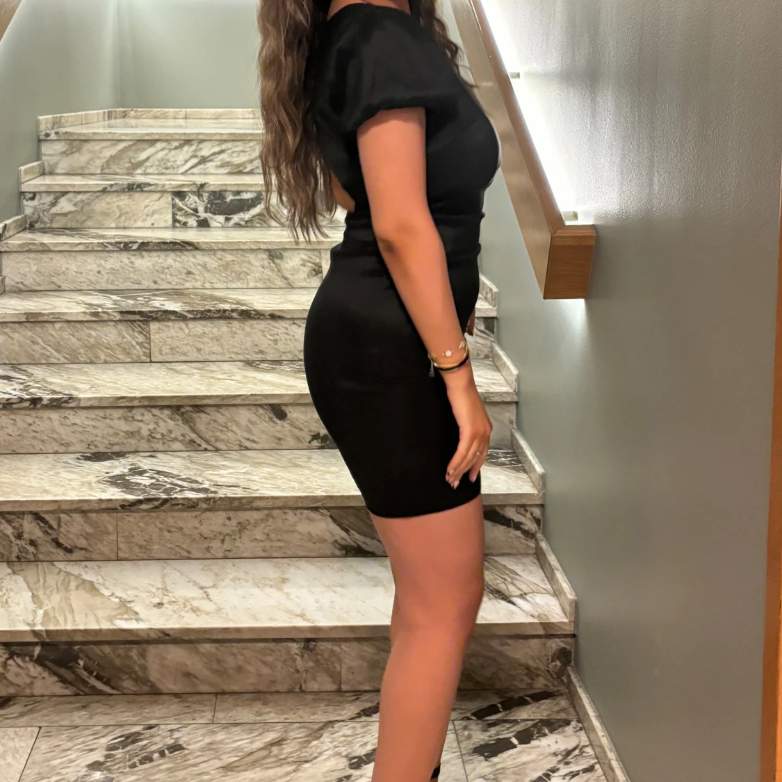 Öppen rygg klänning svart - 90