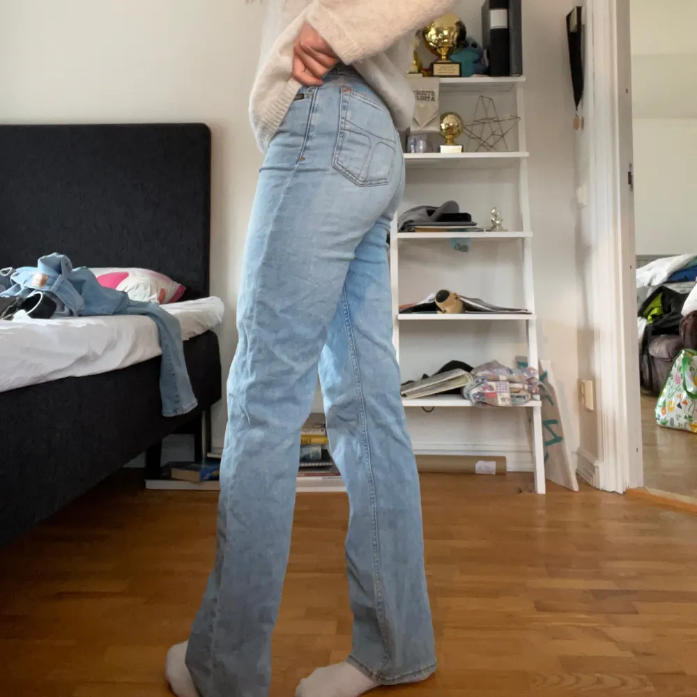 Supersköna jeans i rätt så stretchigt material, pris är diskuterbart vid snabbt köp❤️‍🔥❤️‍🔥. Jeans & Byxor.
