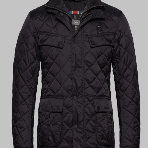 Barbour B.Intl Windshield Quilt (TR)  - Barbour Jacka mycket fina skick. Strlk L 