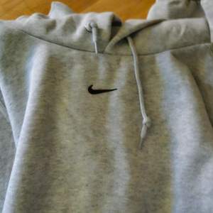 Ny hoodie i storlek l