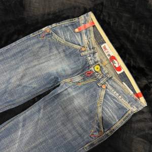 Säljer dessa skitsnygga take two low rise straight jeans då de tyvärr inte passade mig.  :(💕