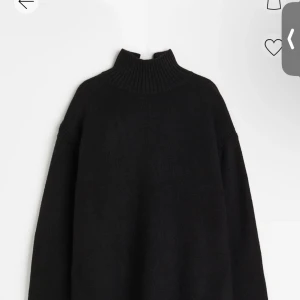 Svart stickad tröja - Säljer denna stickade tröja från h&m då jag inte har användning för den 