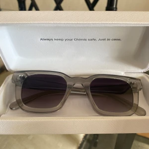 Chimi 04 Grå  - Säljer domhär skitsnygga solglasögonen från chimi. Inget fel med dom, passar perfekt nu till både våren och sommaren 