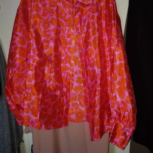 Ginacras shirt. Orange - Enbart testad. Stl 38