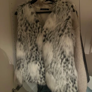 Pälsväst  - Den snyggaste pälsvästen, i storlek XS men sitter mer som en S/M