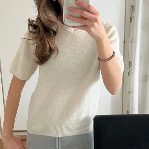Kortärmad tröja - Ifrån HM🎀
