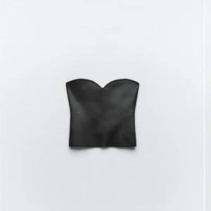 Tubtopp zara - Säljer denna nya tubtopp i svart metallisttyg. Storlek s men ganska tajt! Helt oanvänd med lappen kvar! 