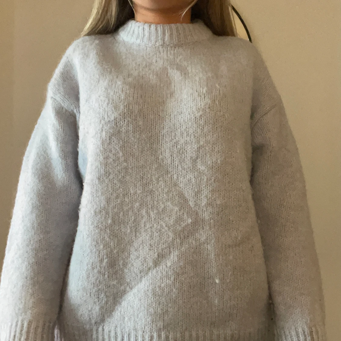 Stickad ljusblå tröja  - 90