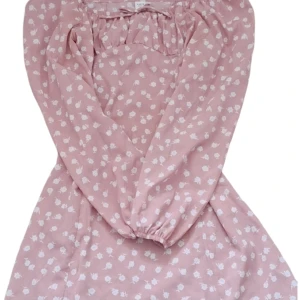 Sommarklänning - En fin & rosa sommar klänning som endast använd 1 gång till en skolavslutning. Den är ifrån shein ❣️ köpt för 249 kr har jag för mig!