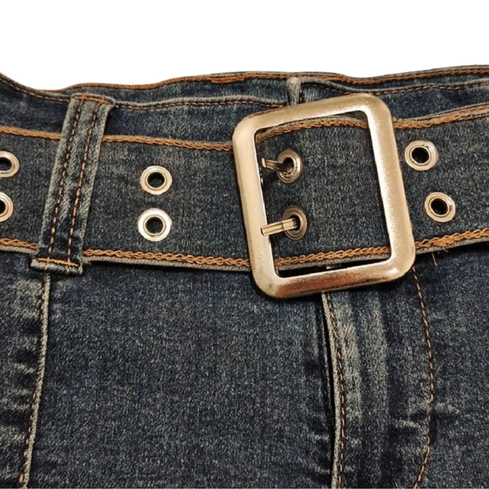 Nypris är 249 kr (slutsåld online) 💘Ett par low rise jeans shorts från H&M i storlek 36 🫶🏼 Aldrig använd då de inte riktigt passade.. Shorts.