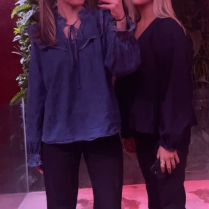 Denim blus - Säljer denna super fina denim blusen från Kappahl❤️‍🔥❤️‍🔥använd gärna köp nu funktionen!!