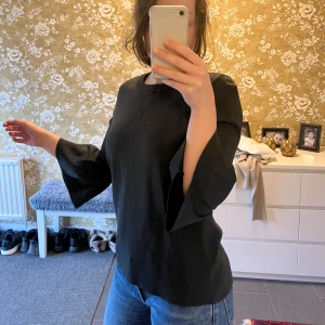 Ny tröja med trekvartsärm! - I nytt skick. Mörkgrön. 💞
