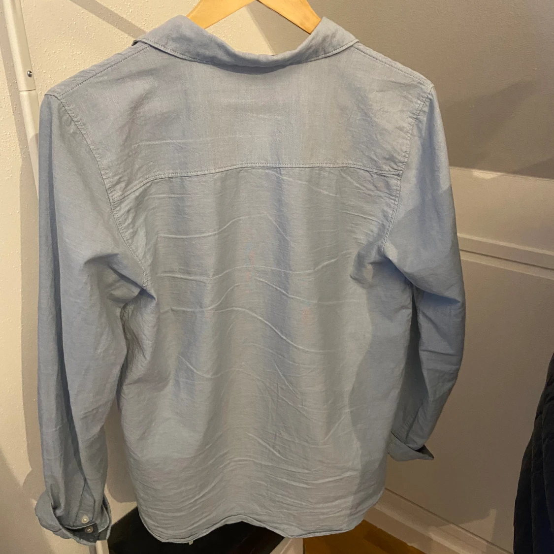 Ljusblå skjorta  - 90