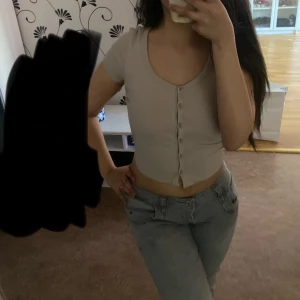 beige / nude / ljusrosa tshirt - i strl XS💓💓 vid intresse finns fler bilder