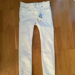 Oanvända jeans strl 28 - Oanvända jeans 